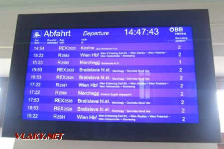 25.03.2018 - Schönfeld-Lassee, vlak do Košíc na obrazovke stanice, v smere do Viedne REX 2519 tu nezastavuje © Juraj Földes