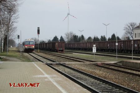 25.03.2018 - Siebenbrunn-Leopoldsdorf, osobný vlak z Marcheggu do Viedne - motorový vozeň Jenbacher © Juraj Földes 