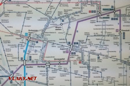 Výrez mapy Wiener Linien: šedá je trať regionálnych vlakov, modrým S-Bahn, fialová značí metro, červená je električka