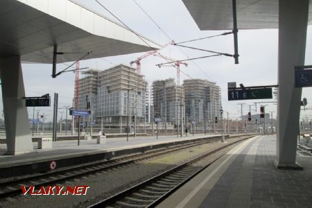 04.04.2018 - Viedeň, Hauptbahnhof, pohľad smerom na východ © Juraj Földes 