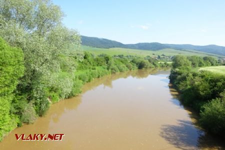 Řeka Poprad doprovází trať k polské hranici, 26.5.2018 © Jiří Mazal