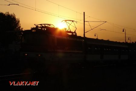 240.127 vchádza s osobným vlakom do Trnavy; 24.8.2012 © Marko