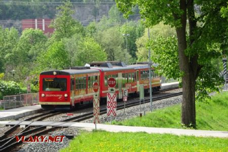 Motorová jednotka v Rotholzu v zastávce směr Mayrhofen, 29.4.2018 © Jiří Mazal