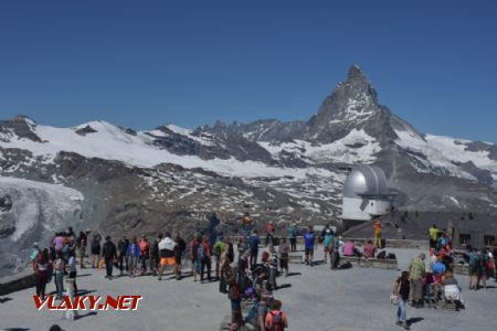 18.06.2017 – Gornergrat, vyhlídka s turisty a Matterhornem © Pavel Stejskal