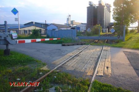 Vlečková koľaj Poľnonákupu. Táto výdreva ostane na svojom mieste, 11.06.2018 © František Sakalik