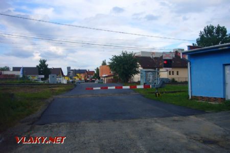 Celkový pohľad na priecestie aj s vlečkovou koľajou po oprave, 18.06.2018 © František Sakalik