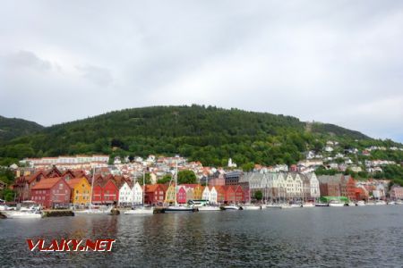 Plavba do Skjerjehamnu, pohled na Bryggen, 2.7.2018 © Jiří Mazal