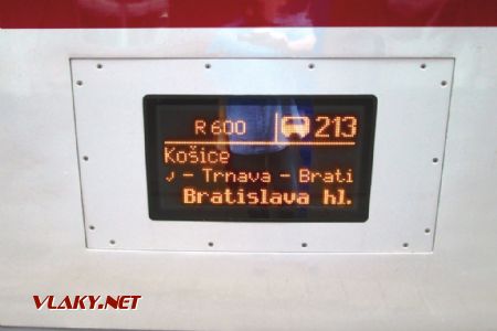 17.07.2018 - Bratislava hlavná stanica: vozeň Bmz 61 56 21-70 102-3, pevne uchytený displej © Juraj Földes