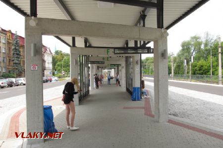 06.07.2018 – Cieszyn: autobusové nádraží v podobě jednoho ostrovního nástupiště © Dominik Havel