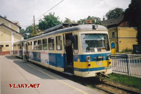 Trenčianska Teplá, vůz 411.902 i s řídícím vozem na snímku z 18.8.1998 ještě s logem ŽSR © Jiří Mazal