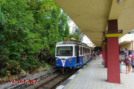Trenčianske Teplice s vozem 411.901, za ním 411.903, 21.7.2018 © Jiří Mazal