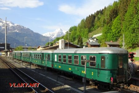 Zell am See, historické osobní vozy, tzv. torpéda, 28.4.2018 © Jiří Mazal