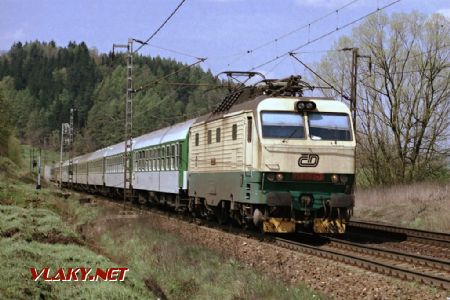 Stroj 150.022 s R 241 minul návěstidlo odb. Parník dne 30.4.2001 © Pavel Stejskal