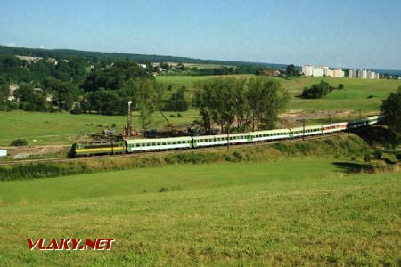 IC 140 před D.Třebovou. V pozadí je staveniště nové trati dne 3.8.2002 © Pavel Stejskal