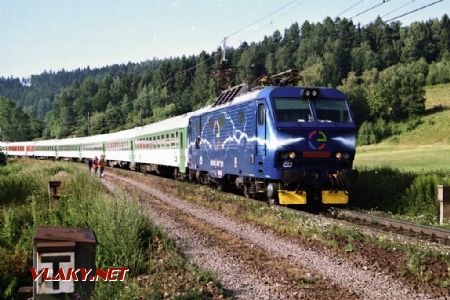 Provoz byl udržován po 1.traťové koleji, stroj 151.001 v čele vlaku Ex 504 u D.Třebové dne 8.7.2003 © Pavel Stejskal