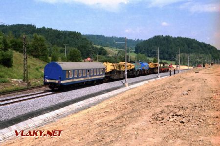 Příprava na zátěžovou zkoušku estakády dne 21.7.2003 © Pavel Stejskal