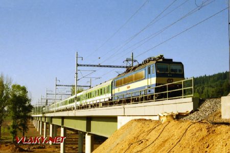 Dne 24.7.2003 již probíhal po estakádě běžný provoz © Pavel Stejskal