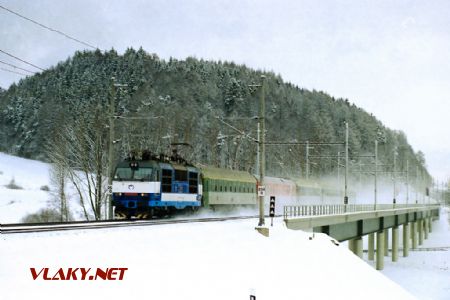 První zima na estakádě, zde 350.003 na EC 279 dne 20.1.2004 © Pavel Stejskal