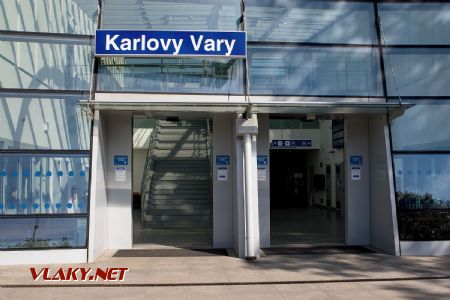 20.7.2018 - Karlovy Vary: hlavní vstup do nové výpravní budovy © Jiří Řechka