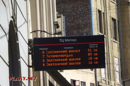 Lviv, moderní informační systém na zastávce Teatralna, 12.8.2018 © Jiří Mazal