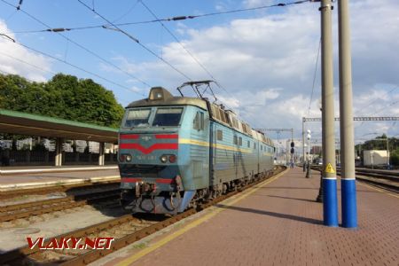 Kyjev, lokomotiva ČS8 právě odstoupila od vlaku, 12.8.2018 © Jiří Mazal