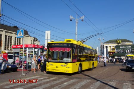 Kyjev, trolejbus typu Bogdan T701 u nádraží Kyjiv-Pass, 13.8.2018 © Jiří Mazal