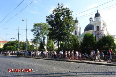 Černovce, trh s náboženskými proprietami před katedrálou sv. Ducha, 14.8.2018 © Jiří Mazal