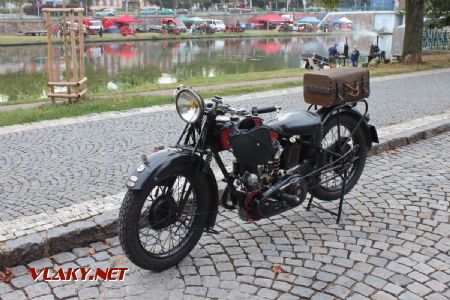 25.08.2018 - Hradec Králové, Smetanovo nábř.: motocykl San Sou Pap JAP 350 ccm r.v. 1927 © PhDr. Zbyněk Zlinský