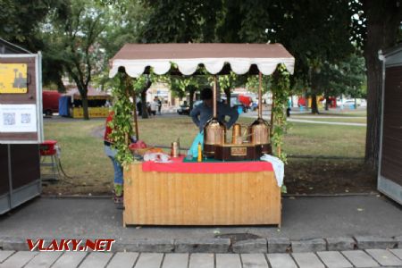 25.08.2018 - Hradec Králové, Smetanovo nábř.: přenosný pivovar tu byl už loni © PhDr. Zbyněk Zlinský