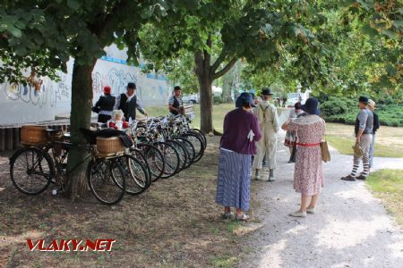 25.08.2018 - Hradec Králové, Smetanovo nábř.: houfec cyklonostalgiků © PhDr. Zbyněk Zlinský