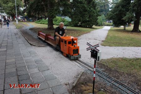 25.08.2018 - Hradec Králové, Smetanovo nábř.: místní lokomotiva č. 2 ''JeJe'' © PhDr. Zbyněk Zlinský