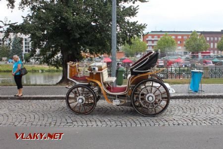 25.08.2018 - Hradec Králové, Smetanovo nábř.: replika elektromobilu Dora © PhDr. Zbyněk Zlinský