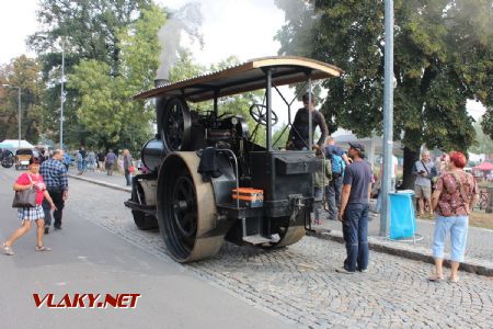 25.08.2018 - Hradec Králové, Smetanovo nábř.: parní válec Škoda PV15 ještě nemá tlak © PhDr. Zbyněk Zlinský