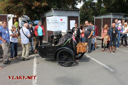 25.08.2018 - Hradec Králové, Smetanovo nábř.: sajdkárové pozdvižení u recepce © PhDr. Zbyněk Zlinský