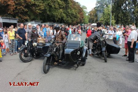 25.08.2018 - Hradec Králové, Smetanovo nábř.: sajdkárové pozdvižení u recepce © PhDr. Zbyněk Zlinský