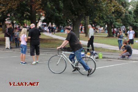 25.08.2018 - Hradec Králové, Smetanovo nábř.: Ing. Jiří Stránský je ve svých 85 letech čilouš © PhDr. Zbyněk Zlinský