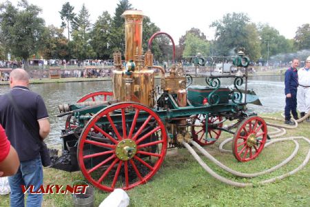 25.08.2018 - Hradec Králové, Eliščino nábř.: klatovská parní stříkačka z roku 1881 © PhDr. Zbyněk Zlinský