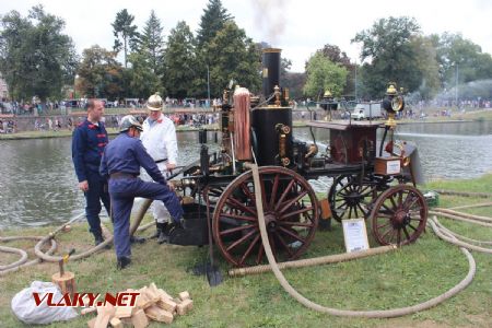 25.08.2018 - Hradec Králové, Eliščino nábř.: svojanovská parní stříkačka Smékal z roku 1908 © PhDr. Zbyněk Zlinský