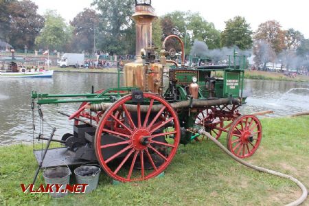 25.08.2018 - Hradec Králové, Eliščino nábř.: parní stříkačka z roku 1893 od firmy R.A.Smékal je domovem v Táboře © PhDr. Zbyněk Zlinský