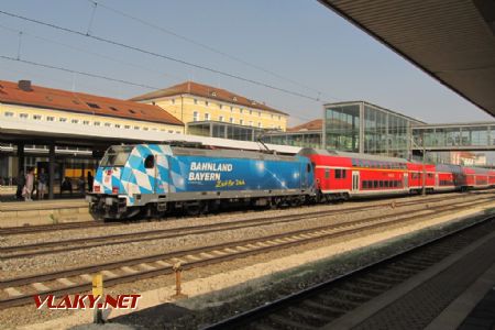 Regensburg Hbf: Traxx řady 146 táhne Dosto k Norimberku 5. 9. 2018 © Libor Peltan