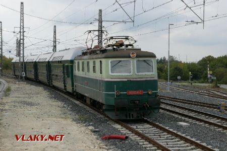 ''Bobina'' so svojim vlakom vchádza do žst. Čelákovice, 8. 9. 2018 © Peter Bado