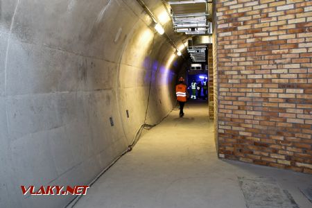 21.9.2018 - Kyšice, Ejpovický tunel: spojovací úniková chodba mezi tubusy © Jiří Řechka