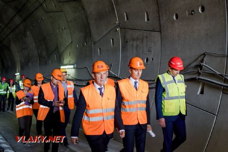 21.9.2018 - Kyšice, Ejpovický tunel: premiér Andrej Babiš při návratu z prohlídky tunelu © Jiří Řechka