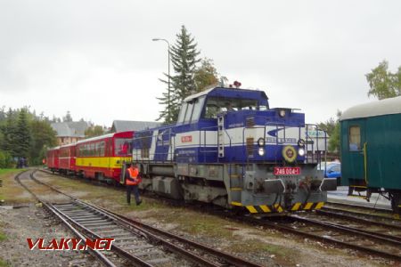 Tatranská Lomnica, zvláštní vlak je po posunu připraven k odjezdu, 22.9.2018 © Jiří Mazal