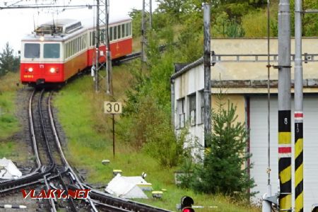 Štrba, příjezd vlaku z protisměru, 22.9.2018 © Jiří Mazal