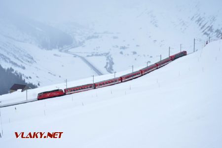 11.03.2018 – Nätchen, vlak z Disentis-Mustér do Andermattu sjíždní ke svému cíli © Pavel Stejskal