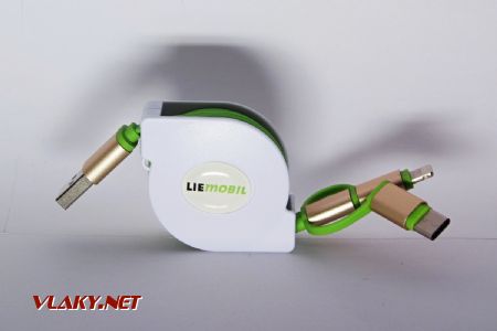 USB nabíjecí kabel LIEmobil – stočený © Dominik Havel