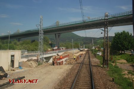 Ďalší mostík vo výstavbe, Považská Bystrica, 30.4.2018 © Kamil Korecz