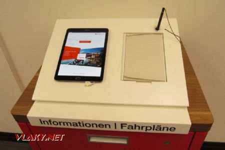 04.06.2018 – St. Gallen: tablet, tužka a papír – jednoduchá a hlavně levná cesta, jak poskytnout cestujícím informace © Dominik Havel