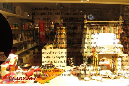 05.06.2018 – Bludenz: místní dialekt na výloze obchodu (omlouvám se za špatnou čitelnost) © Dominik Havel